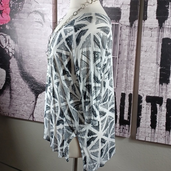 ❤️6 items for $25 sale!!❤️ J.Jill Black & White Tunic EUC - Picture 2 of 5